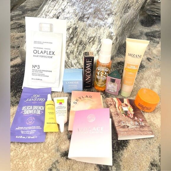 New Beauty Samples bag 13 pcs - Picture 1 of 6